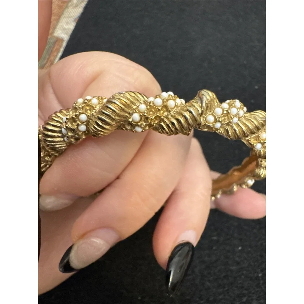 Vintage Signed Hattie Carnegie Vintage Gold Tone Bangle Bracelet Milk Glass ASIS